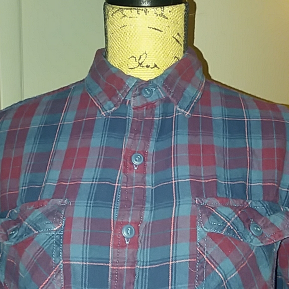 Button down - Picture 2 of 3